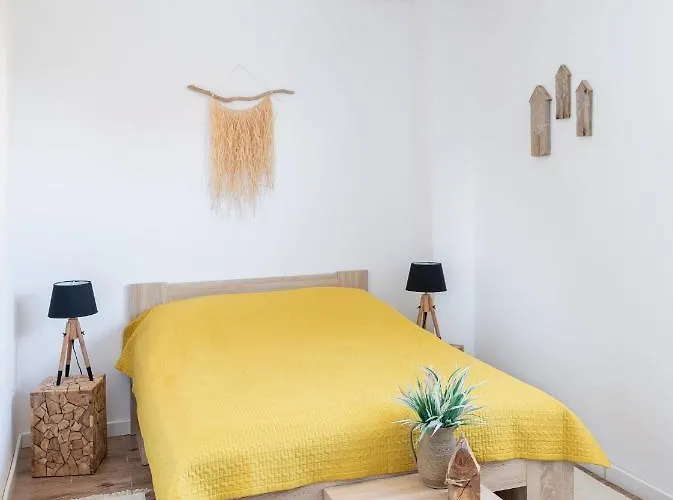 ホームステイ Dom Latarnika ヤロスワビエツ