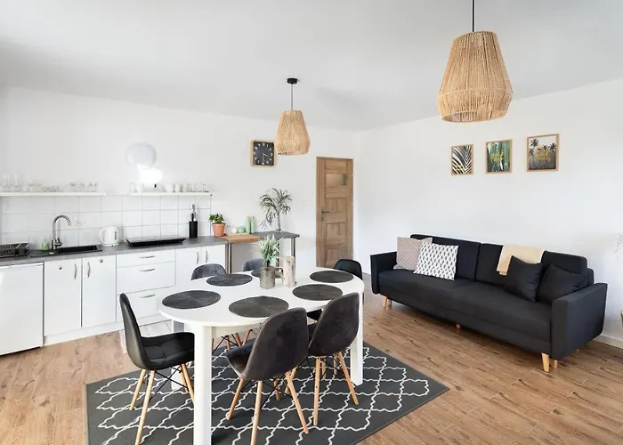 ホームステイ Dom Latarnika ヤロスワビエツ