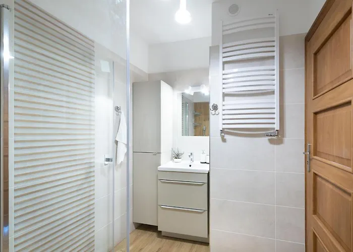 ホームステイ Dom Latarnika ヤロスワビエツ