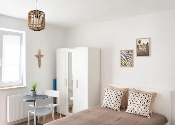 ホームステイ Dom Latarnika ヤロスワビエツ